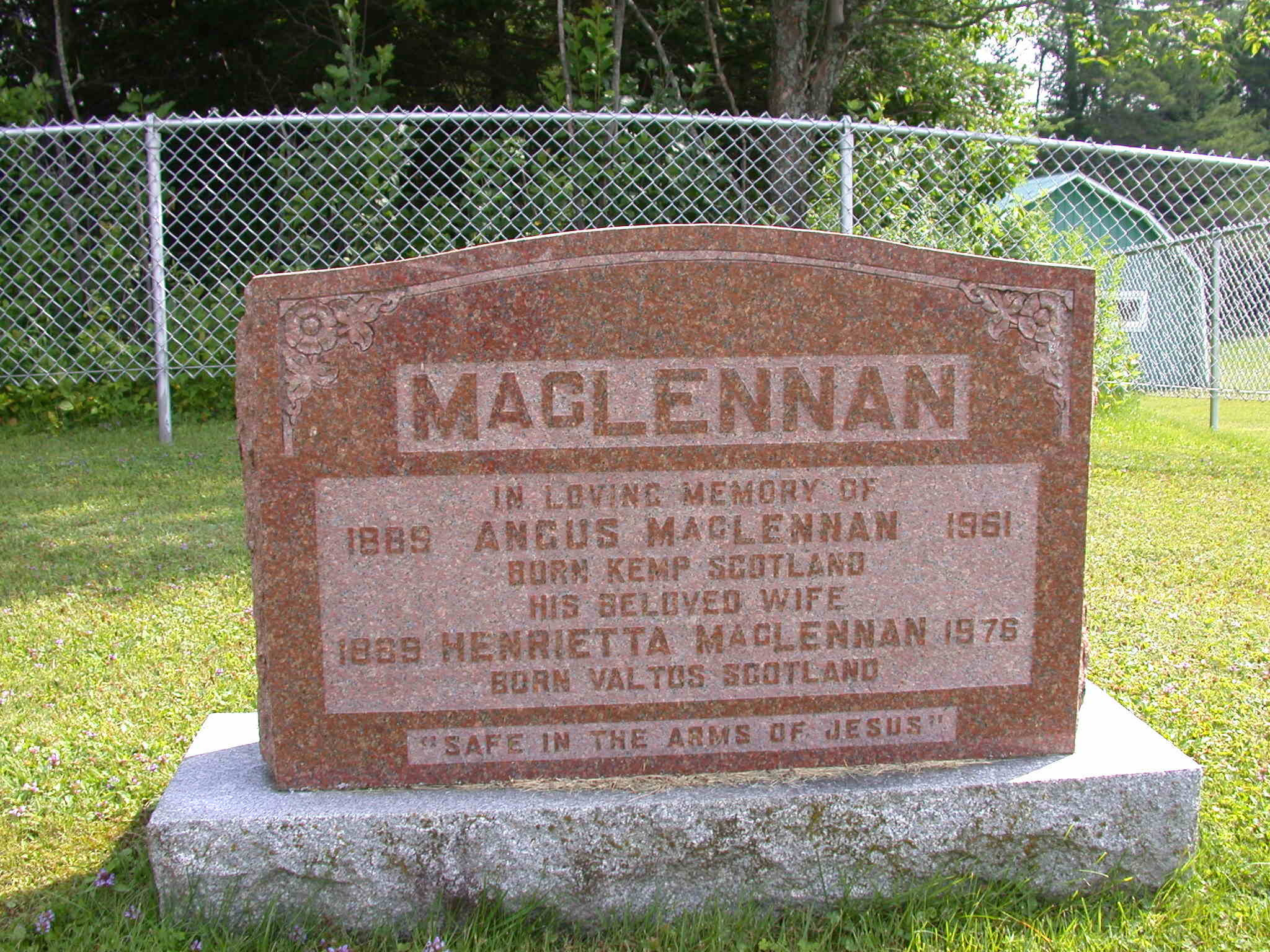 Photo of headstones/Angus  & Henrietta MacLennan MI Lingwick Presbyterian Cemetery, Gould, Quebec